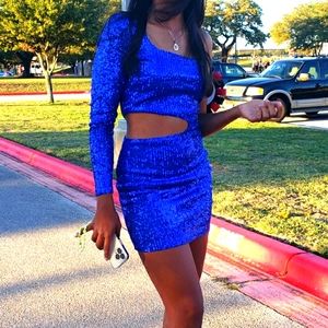 TikTok shiny blue dress size 6. New with no tag.